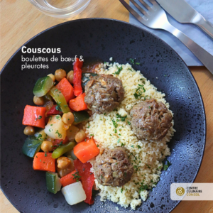 photo de couscous avec boulettes de bœuf et pleurotes