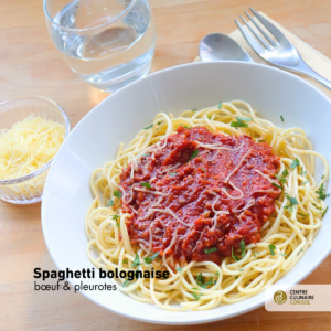 photo de spaghettis bolognaise au bœuf et pleurotes